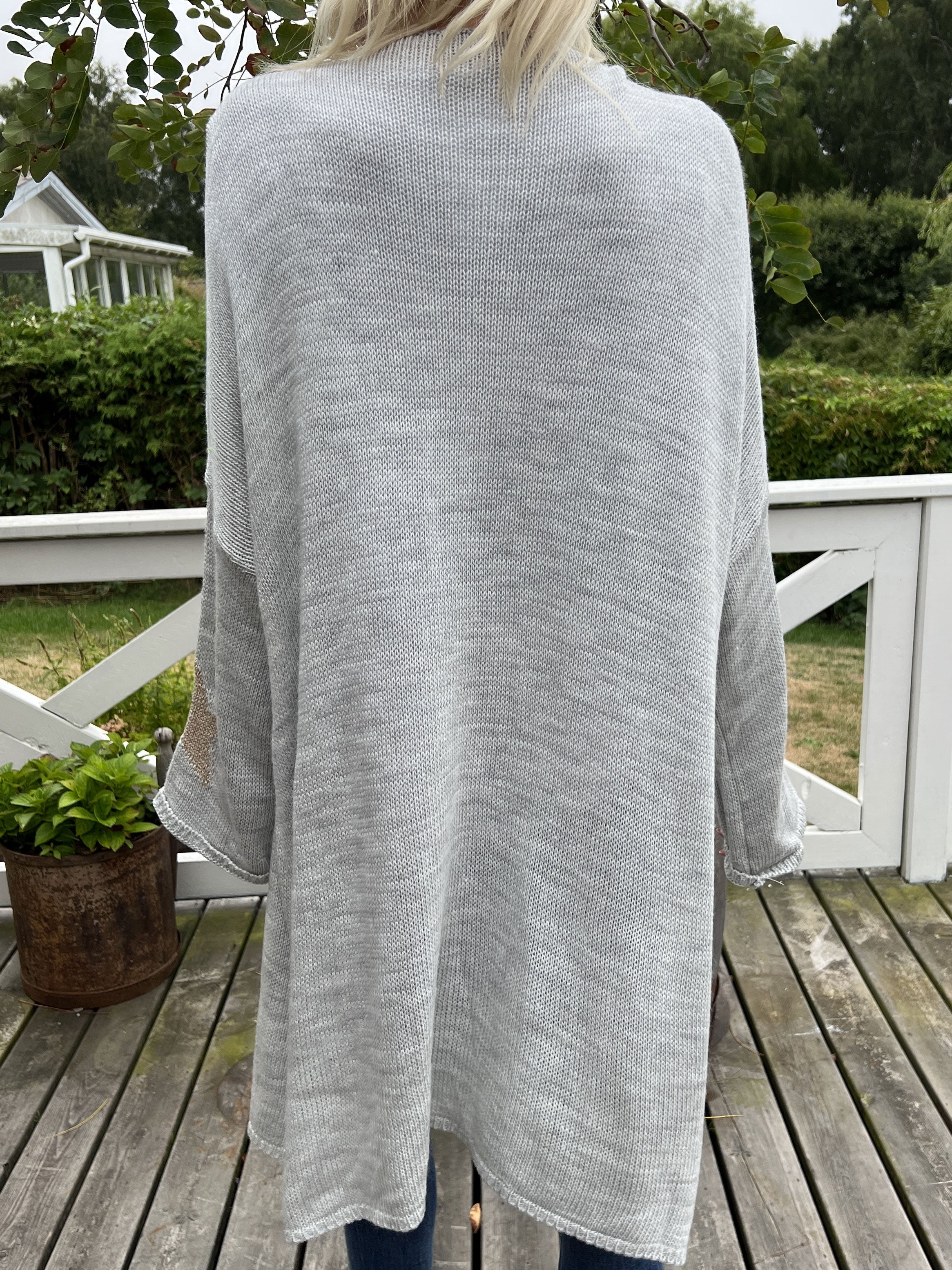 Lowa - Stickad kofta med stjärna på ärmen